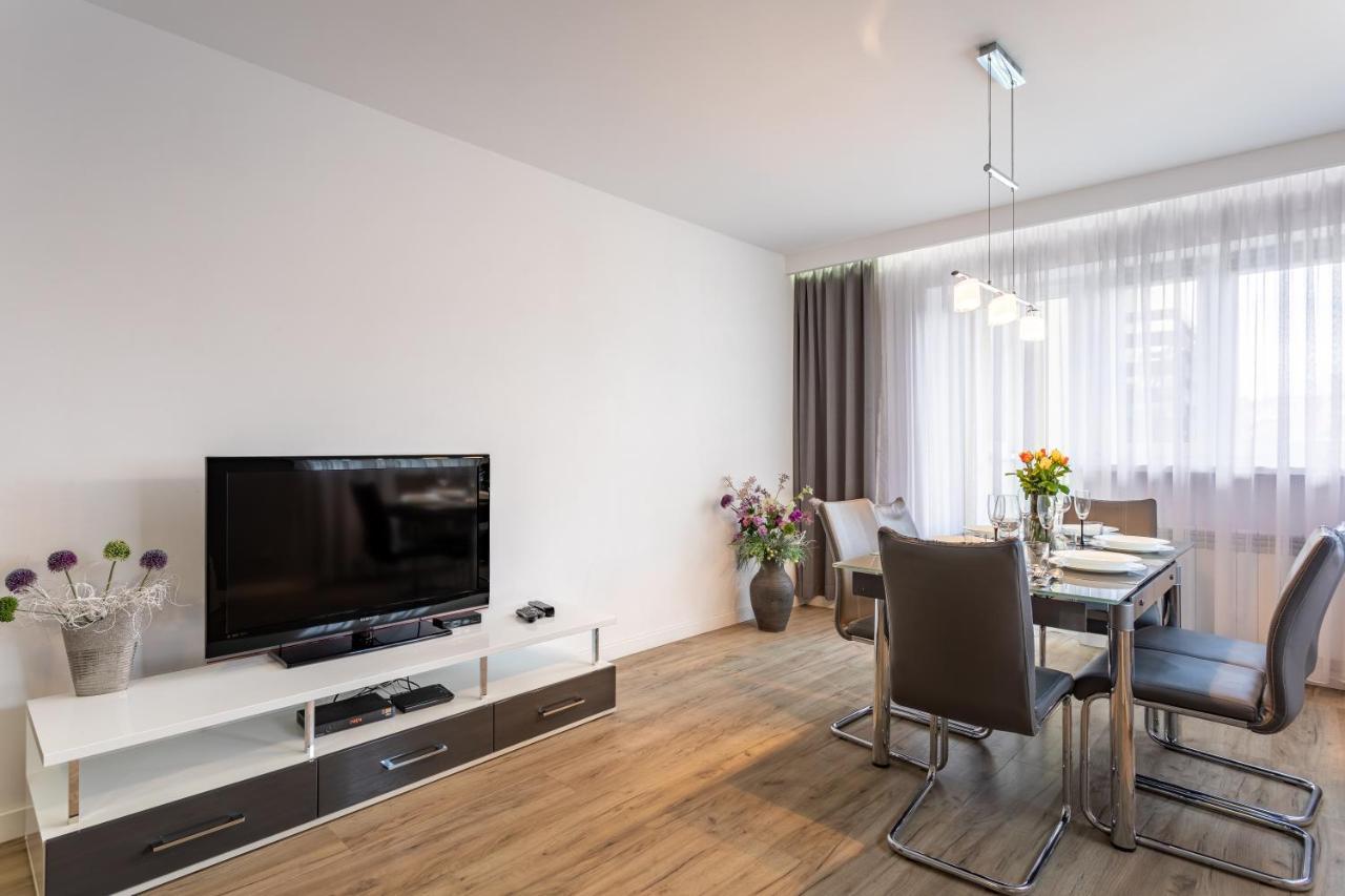 Apart-Invest Apartament Paryski ชกลาร์สกา ปอเรมบา ภายนอก รูปภาพ