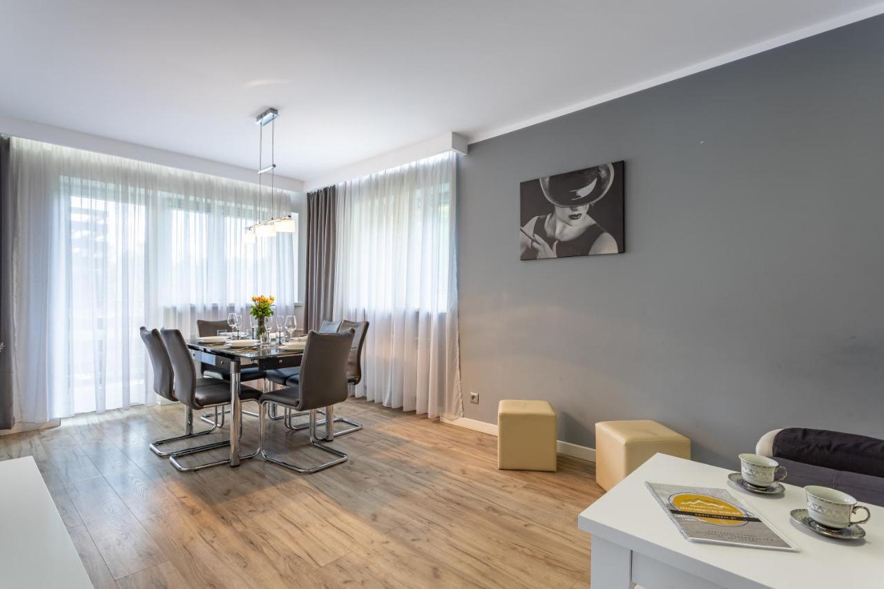 Apart-Invest Apartament Paryski ชกลาร์สกา ปอเรมบา ภายนอก รูปภาพ